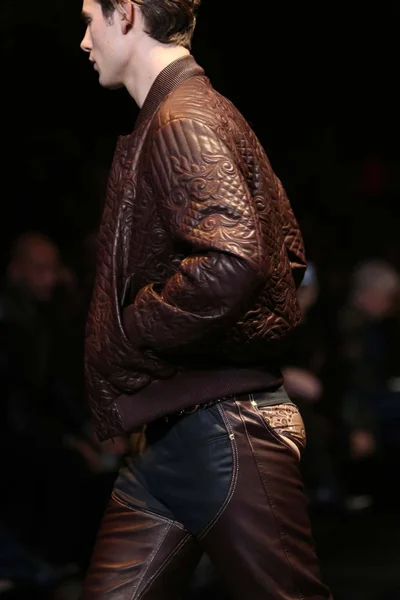 Look 75